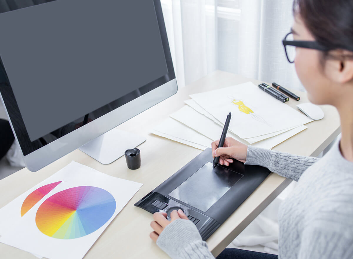 그래픽 아티스트-맨 광고